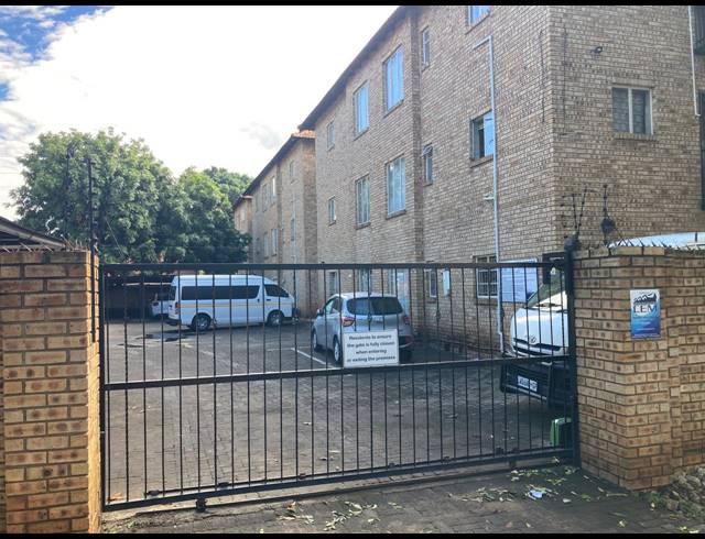 2 BEDROOM APARTMENT FOR SALE IN RUSTENBURG CENTRAL